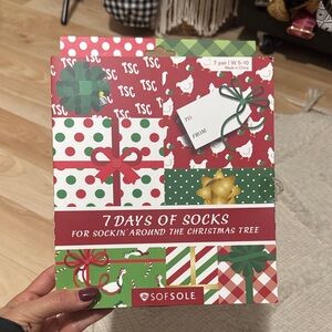 Amazon 7 Days of Socks Gift Set - Red, Green, White